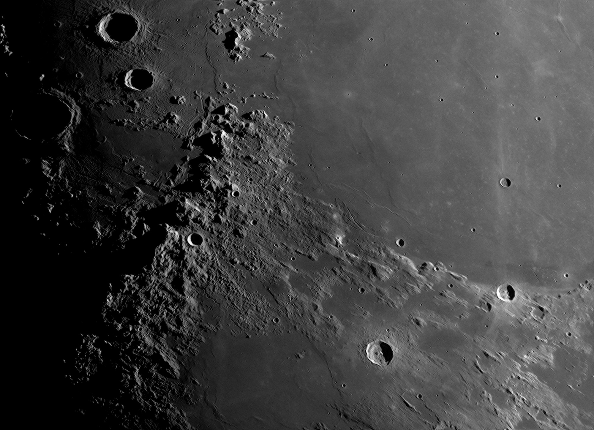 Lune-20220508_Man-ba06AS.jpg.fc544d2e04fdb85840435c1af93b7e60.jpg
