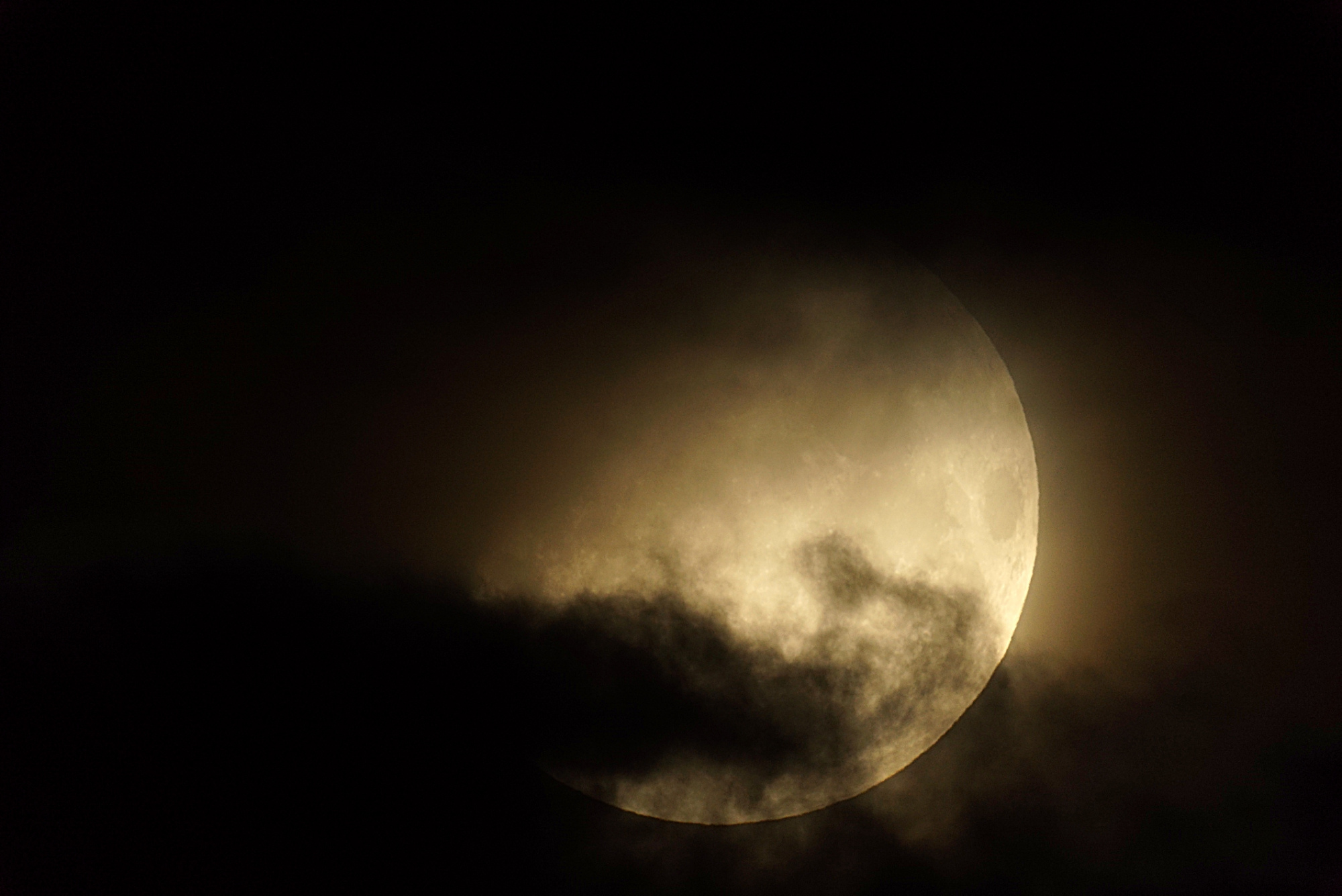 eclipse-lune-160522-2h38m48-t407f4bmf-0p005s.thumb.jpg.fe89dd08583f5b2c3e1ad60563a52420.jpg
