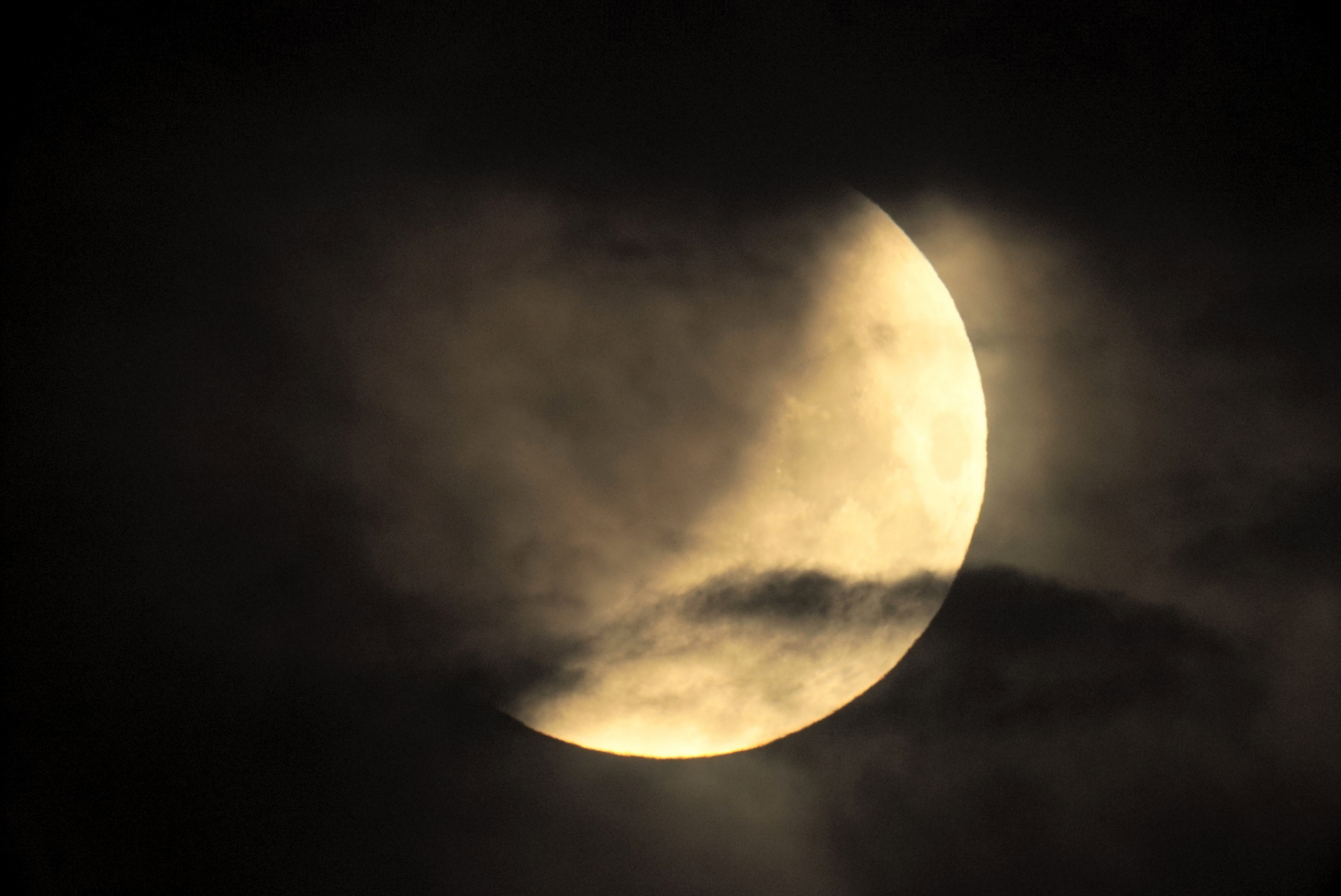 eclipse-lune-160522-3h02m40-t407f4b-0p1s.thumb.jpg.e241d39d77e39a152a3322df2790148a.jpg