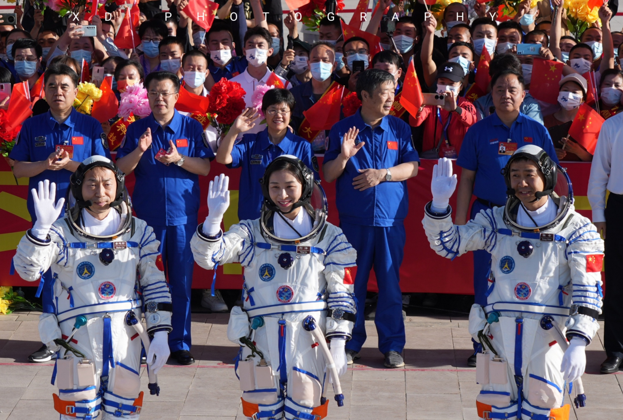 629e420fb9225_Shenzhou-14_220605_crew-before-launch_XDPhotography_2.thumb.jpg.ad7ff0af04d5999695597de0d2643a5f.jpg