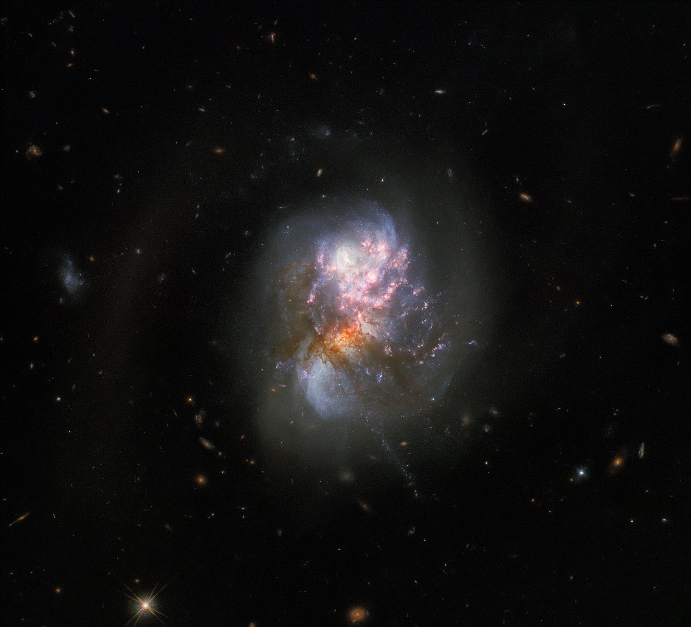 IC1623 (Hubble).jpg