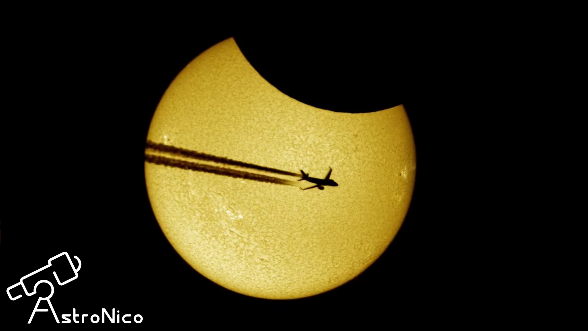 éclipse et avion.jpg