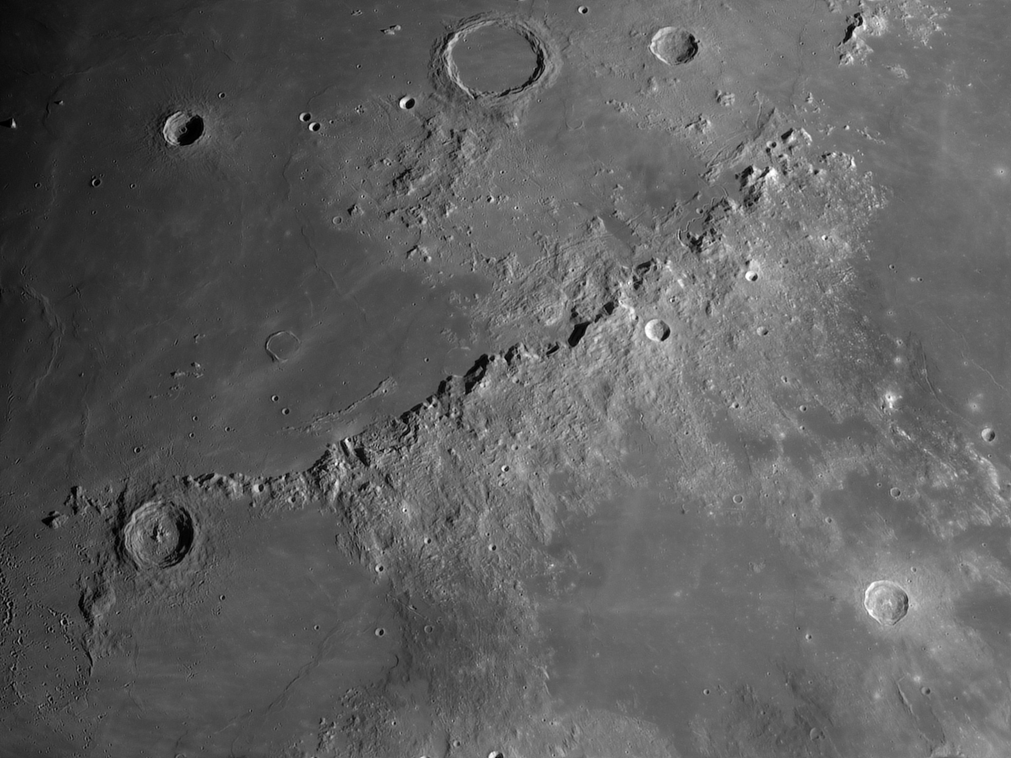 Lune-20230301_M_Apenninus-ba-10-AS.thumb.jpg.e67c62775cae42de60d69536380ff8f0.jpg