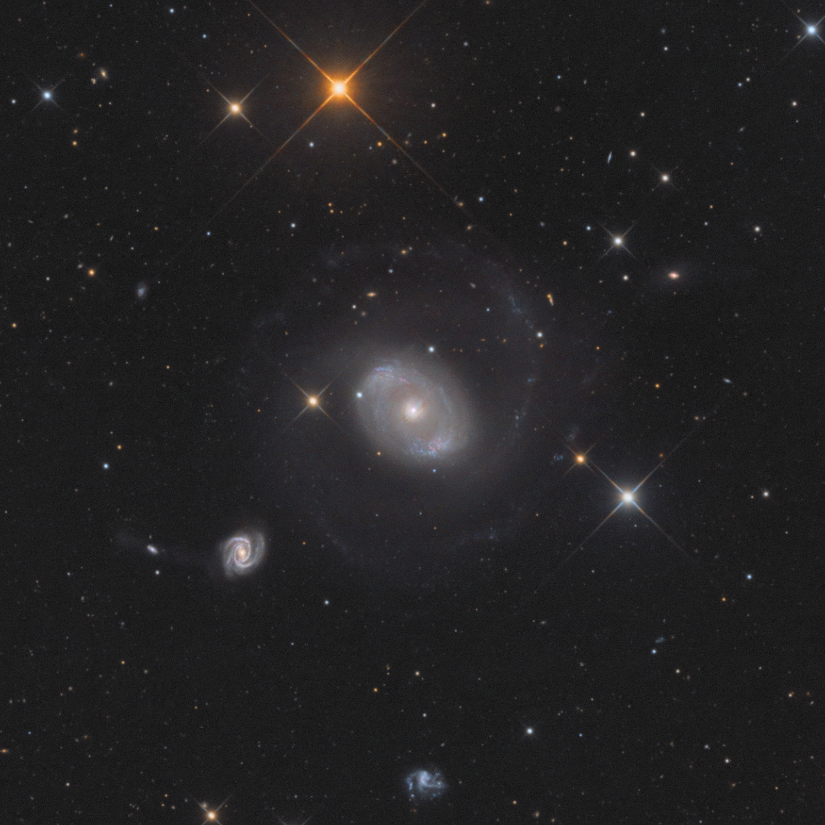 NGC4151-Vfcrop.jpg.560b33a2c17353b8fe3b63396cadd38d.jpg