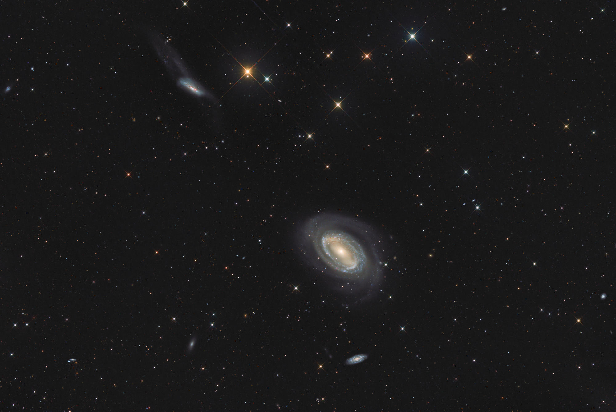 NGC4725red.thumb.jpg.43c6cbd35d79111bf3456120c668344c.jpg