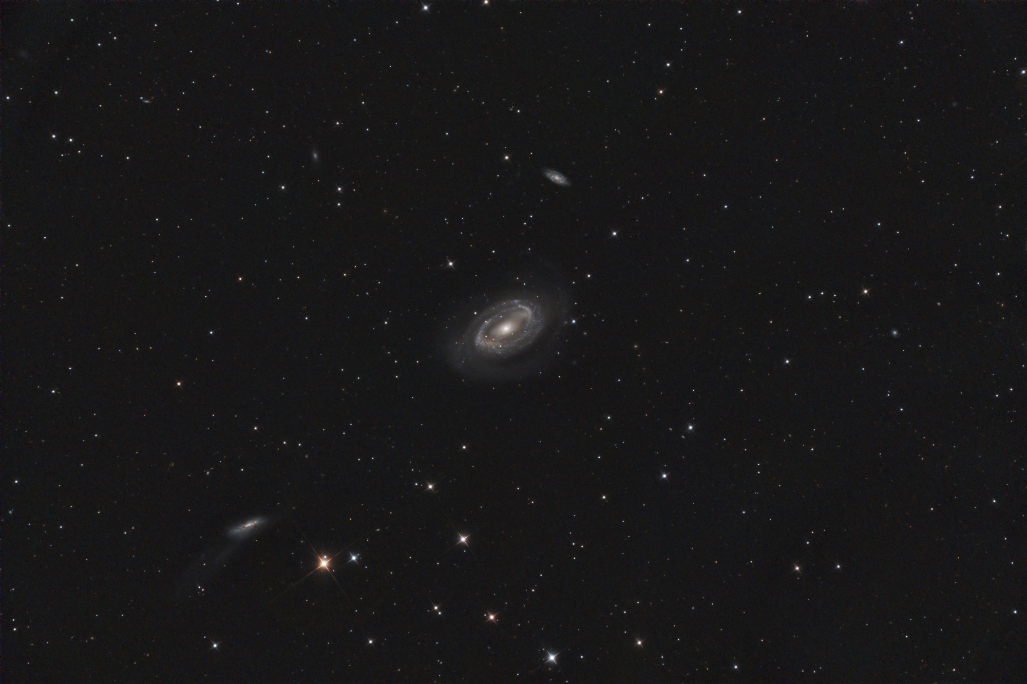 NGC_4725_19avril2023.thumb.jpg.fc114b076dea2a99f6b73c924df7f6a2.jpg