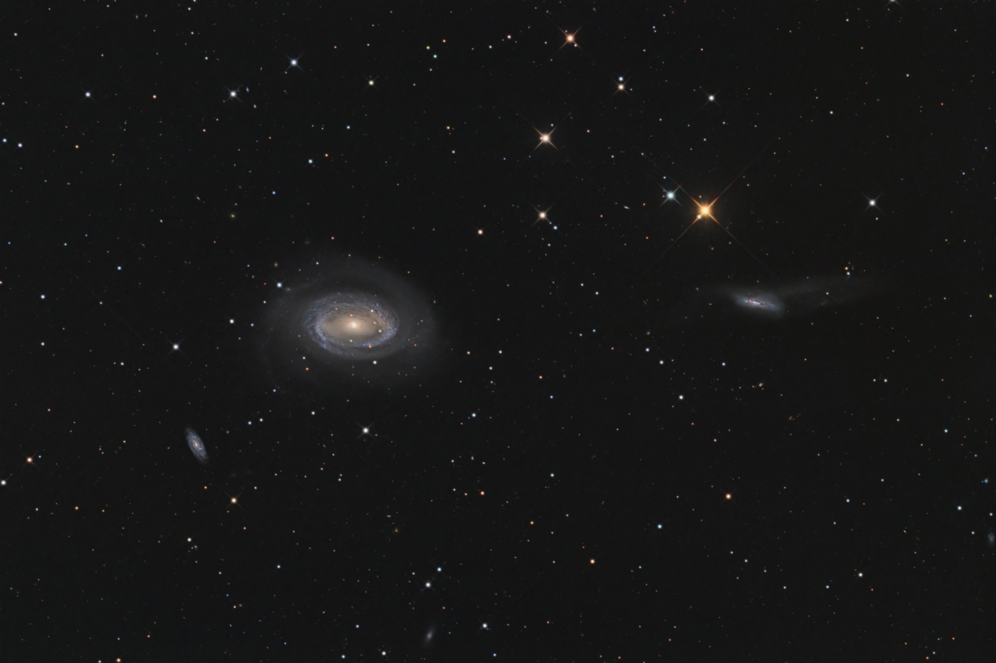 NGC_4725_finale.thumb.jpg.18e5742548b81fec721168ed296f6c6c.jpg