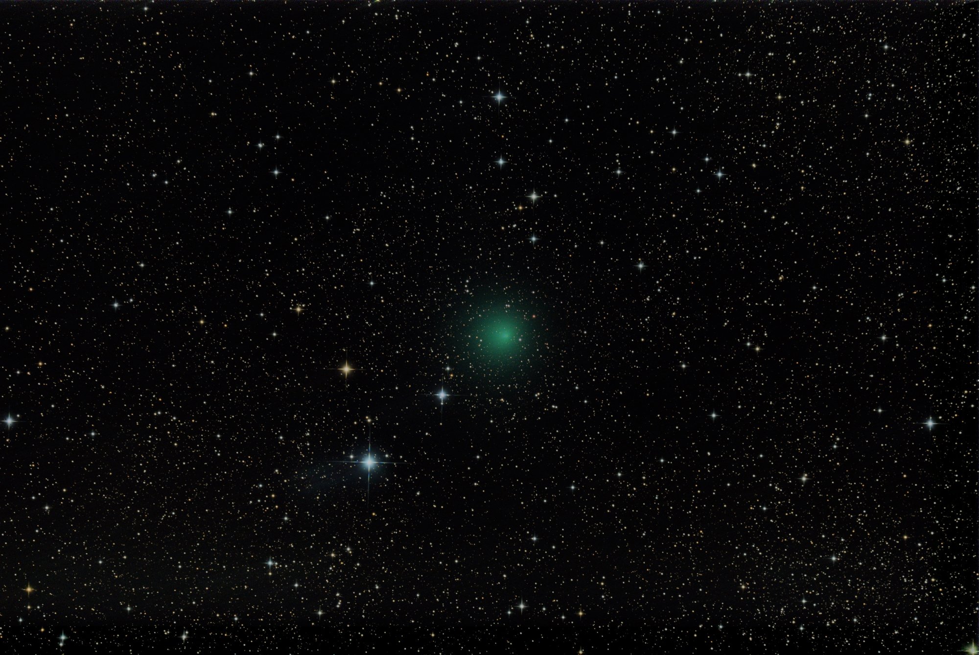 Comète C2023E1 le 09082023, traitée SIRIL Pixel Math + cosmétique GIMP avec calques Pixel Math et comète stacked à 50 % + W10.jpg
