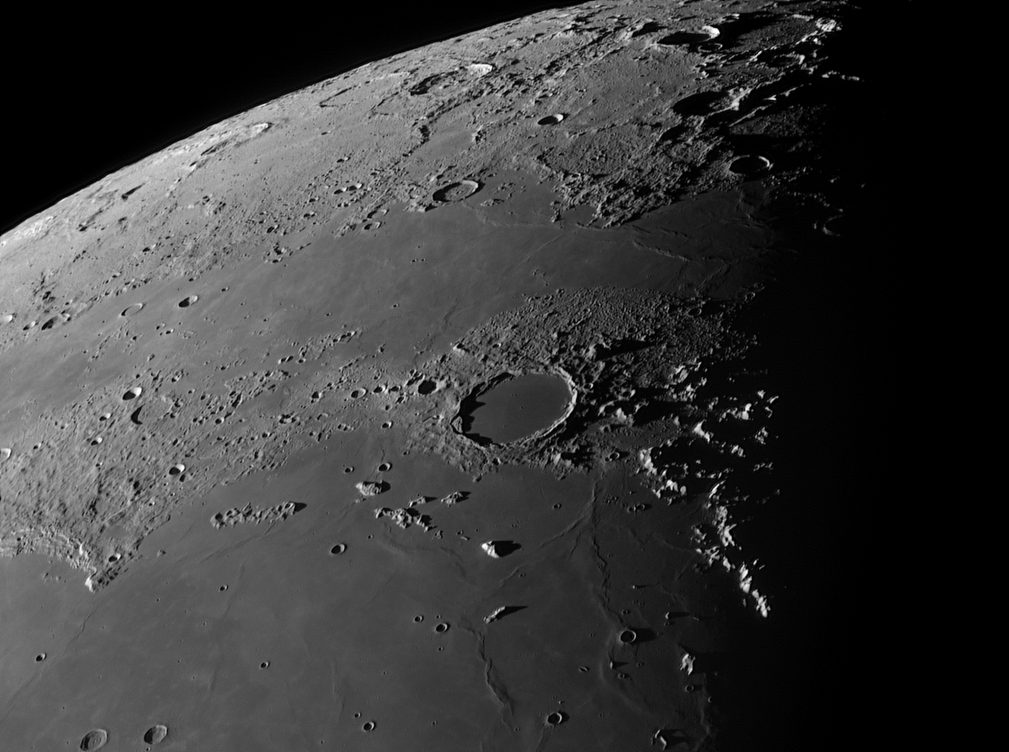 Lune-20230809_Platon-ba11-AS.thumb.jpg.08272fc9ca835bed294db2368506115f.jpg