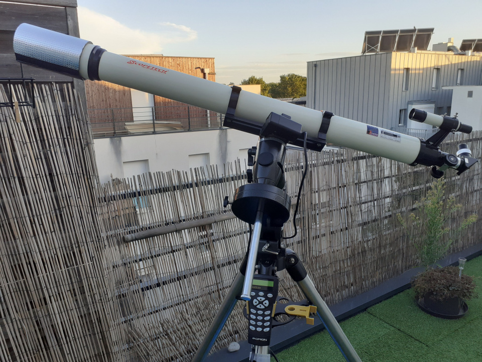 Astronomical equipment