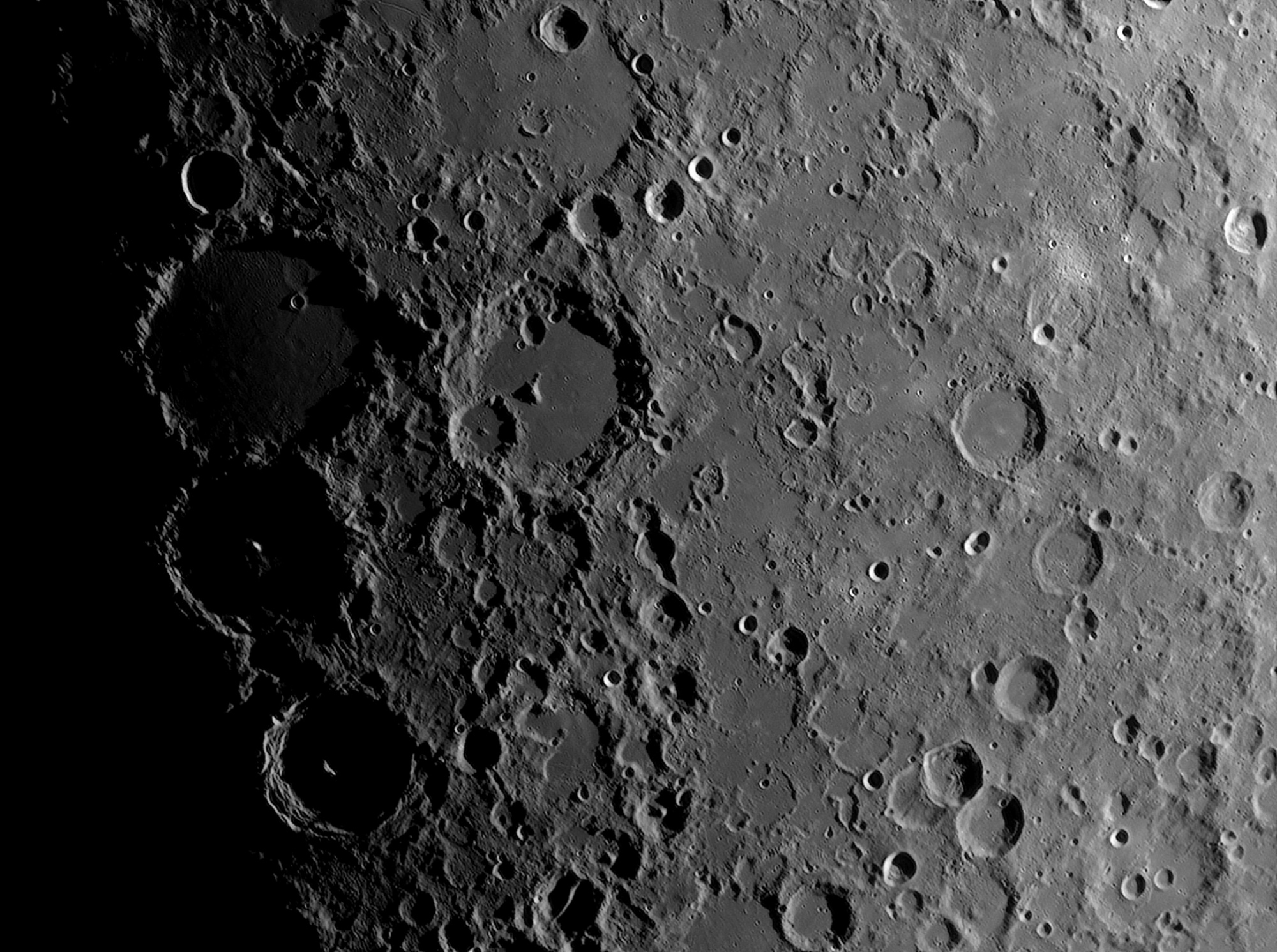 Lune-20220508_PAA-ba-AS2.thumb.jpg.07bf7fa688a6ff25a62da22c5a0066eb.jpg