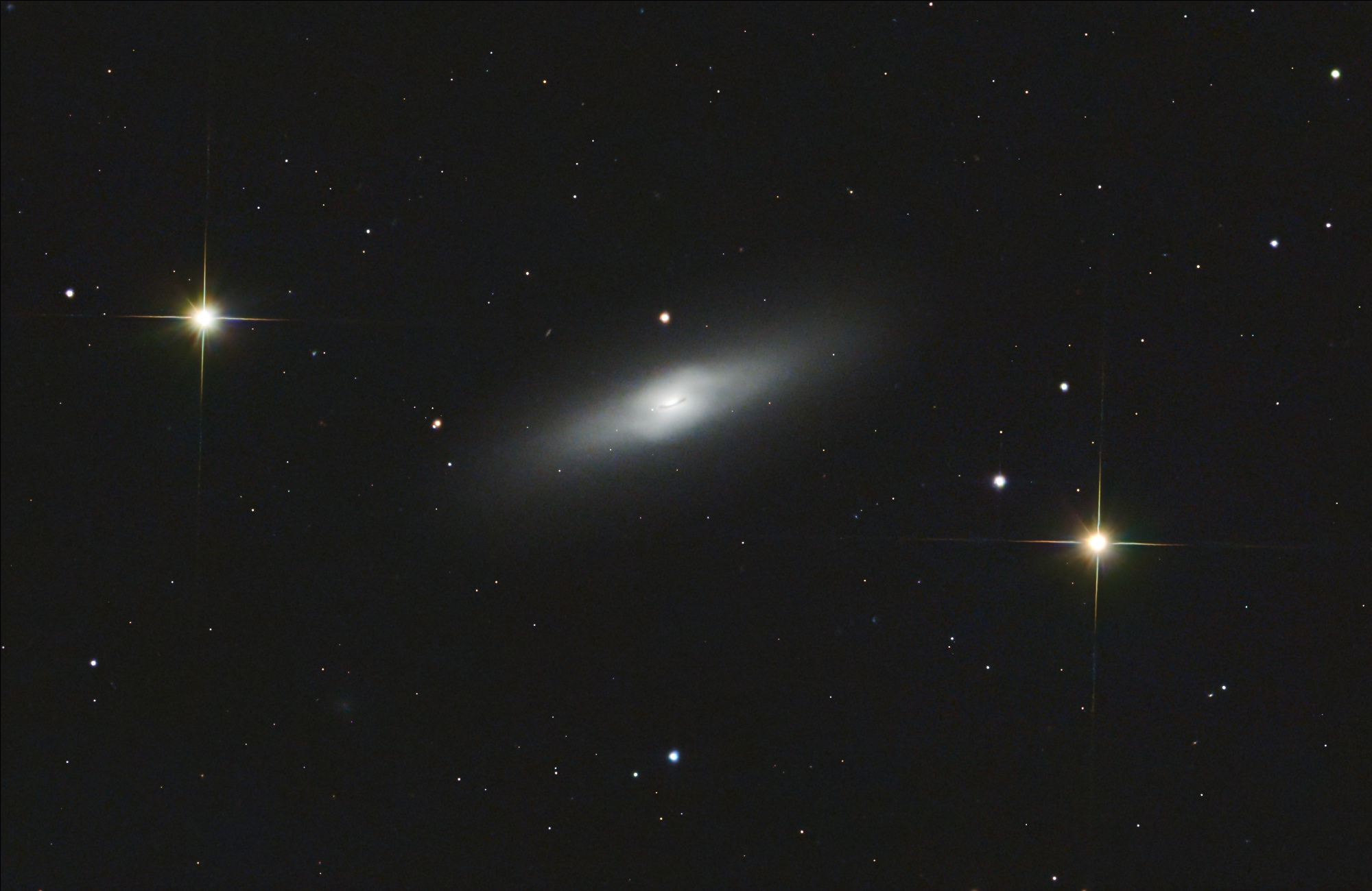 NGC4535_Anlia-L_60s_FinPix_cropNGC4526.jpg.442111ce14d2857003c583ec96dd957a.jpg
