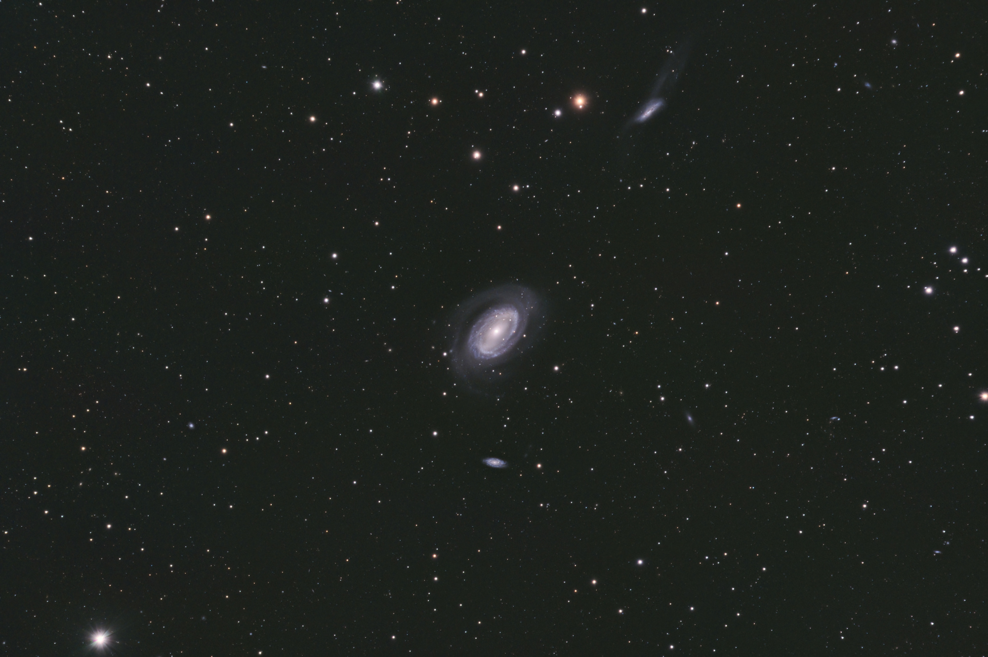NGC4725-Drome_avril_24-TSA-LRGB-60-19-18-15x180sec.thumb.jpg.12715985bf2c58ae24f3e2c40c746153.jpg
