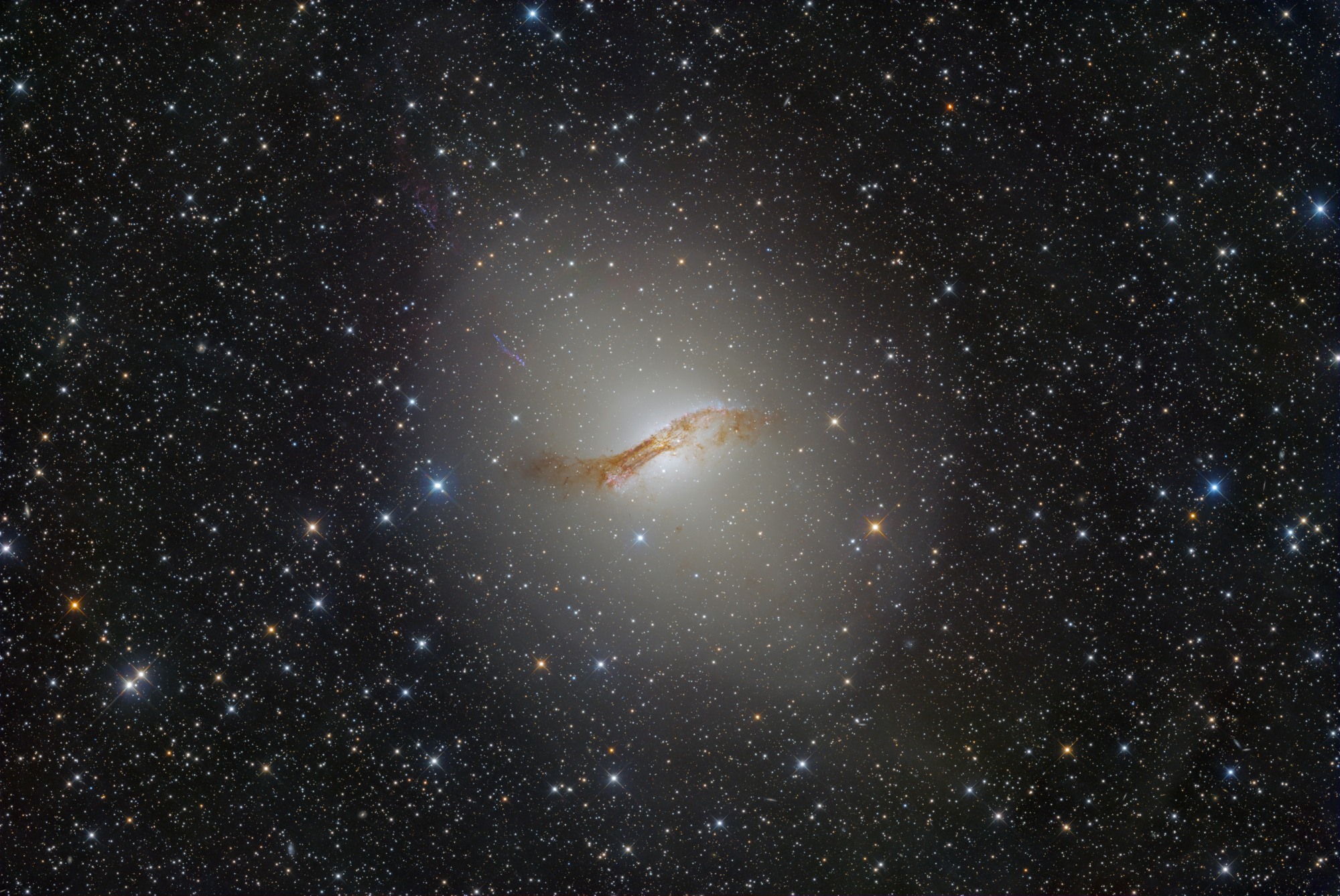 NGC5128-LHaOIII-RHaVBOIII-Final-V1-PlusSat-PlusChaud.thumb.jpg.9724eb3673b01386c1ba3663bd80c457.jpg